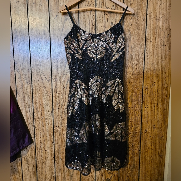 DRESS THE POPULATION Nikki Geometric Sequin Cocktail Dress - Small - Picture 3 of 7